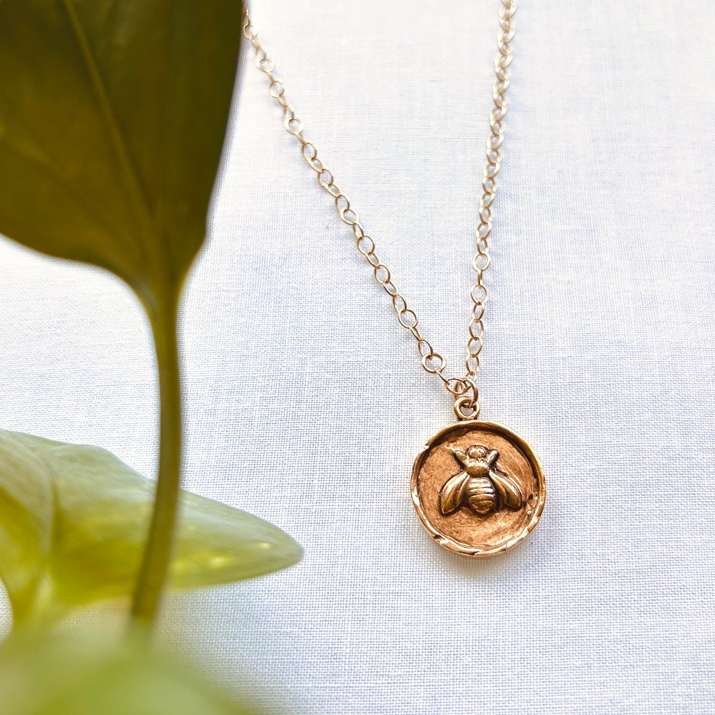 Just Keep Humming 🐝 20” 14k gold Necklace