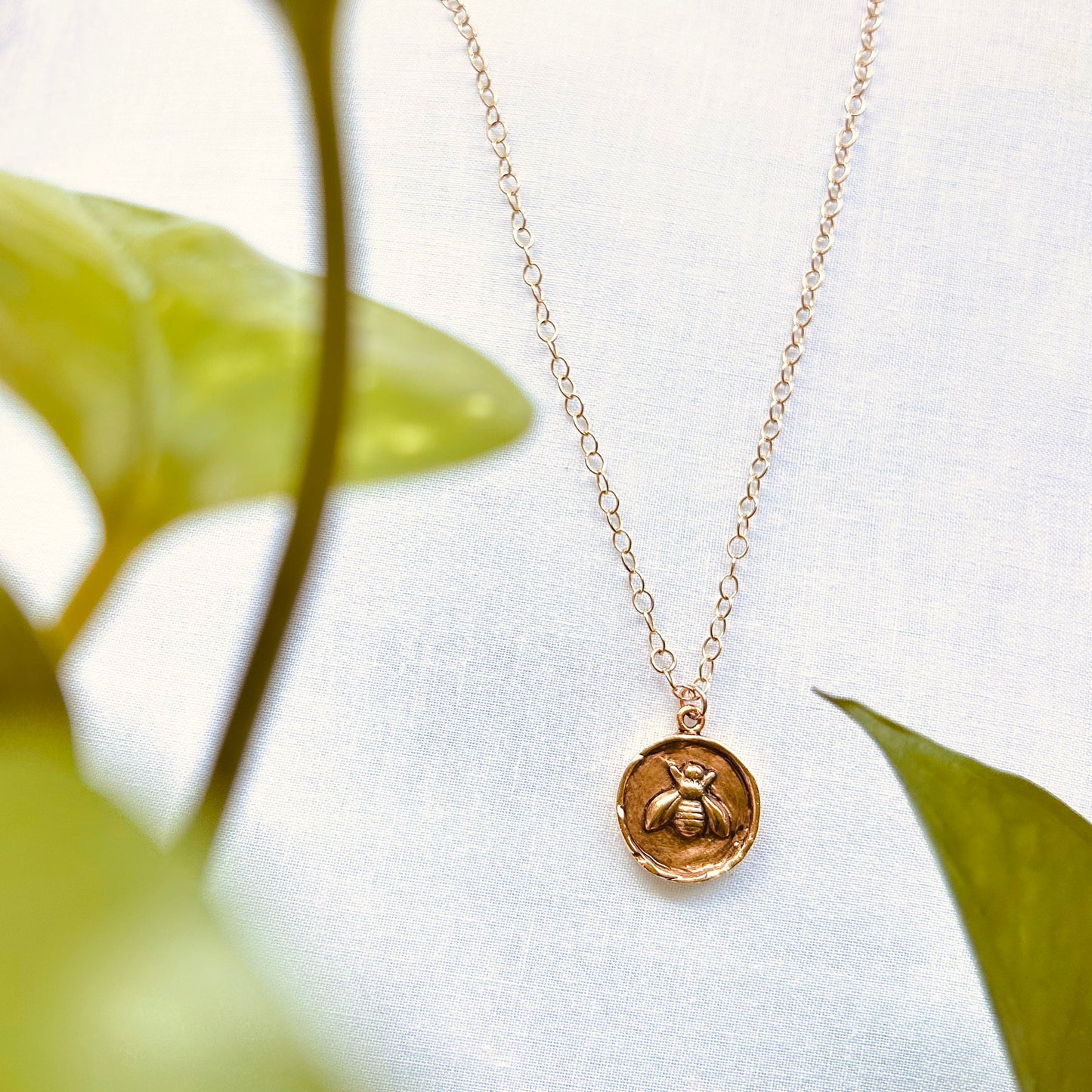 Just Keep Humming 🐝 20” 14k gold Necklace